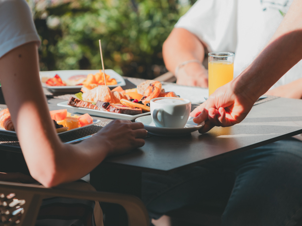 Njut av de inkluderade middagarna i hotellets restaurang
