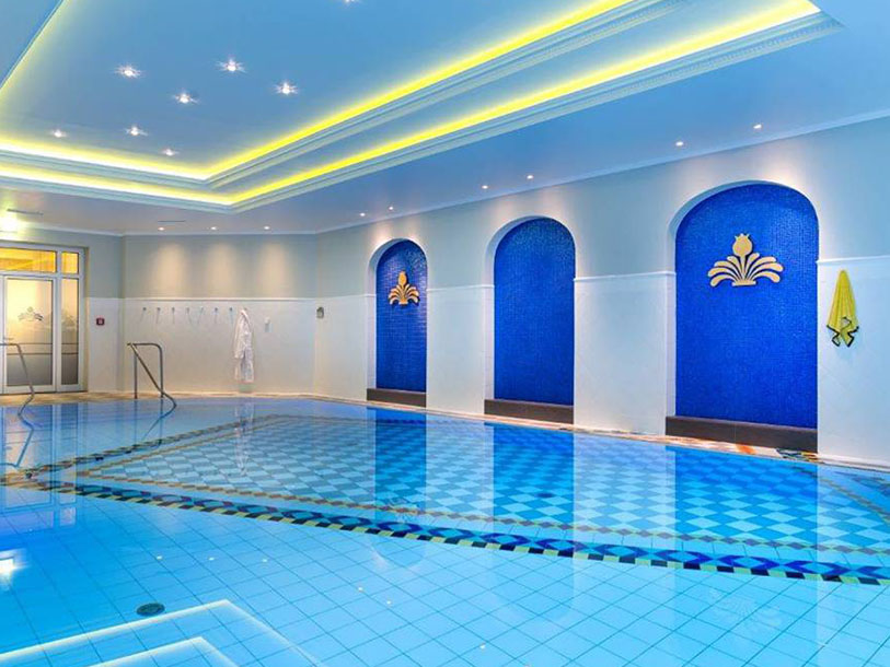 Unna dig en smula avkoppling i SPA-avdelningen med pooler, bastur och utomhus soldäck