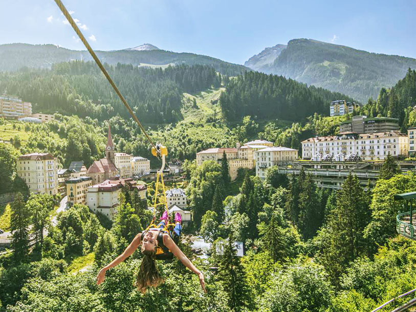 Segla med en av linbanorna upp i höjden till Hohe Tauerns panoramautsikter - du kan också testa zipline