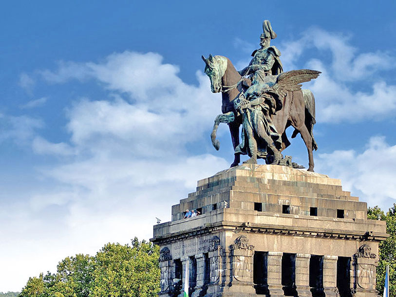Se det imponerende monument til kejser Wilhelm I på næsset, hvor floderne mødes
