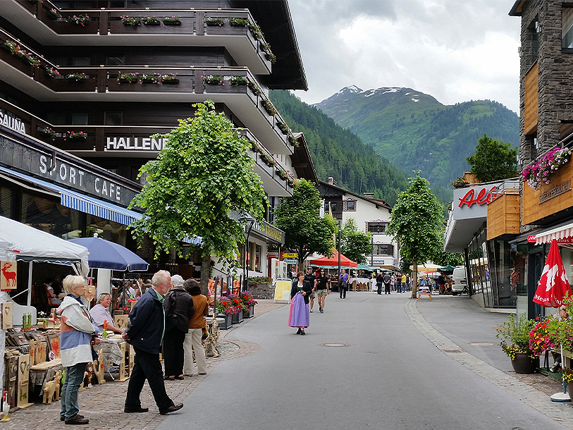 St. Anton är en känd vintersportort, men många har upptäckt sommaridyllen och vandringsmöjligheterna