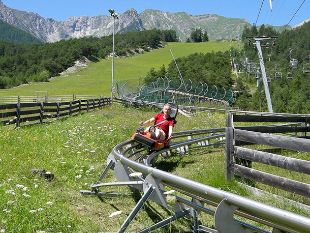 Ta linbanan Marienbergbahn i Biberwier upp till en hisnande sommarrodelbana