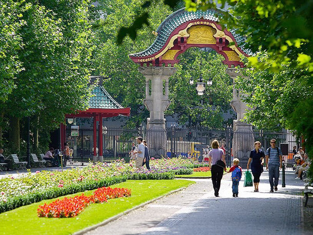 Berlin Zoo, eller Zoologischer Garten Berlin, är ett av de mest kända och artrika djurparkerna i världen