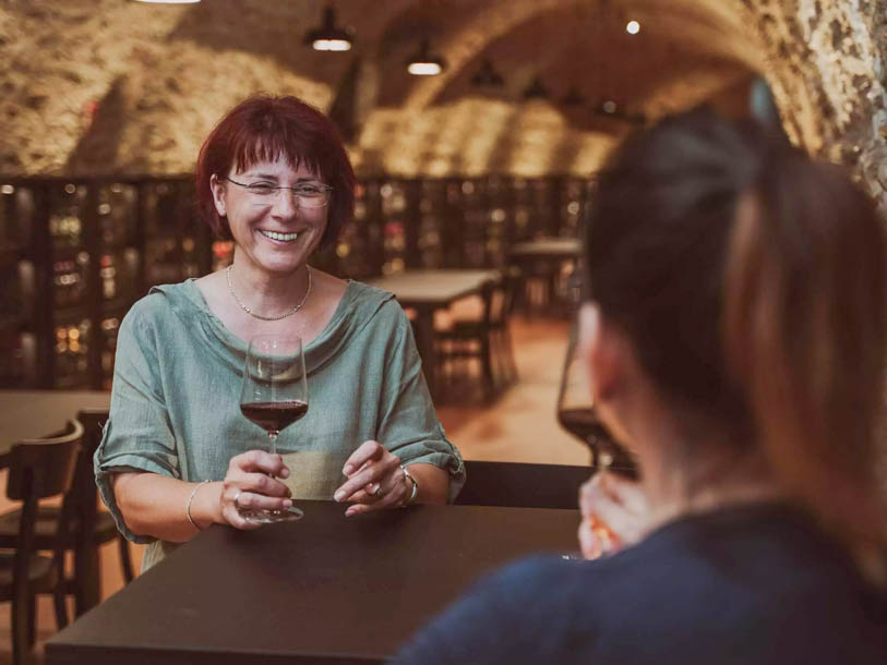 Se også frem til jeres inkluderede vinsmagning i hotellets vinkælder, Weinkosterei Vinothek Burgenland