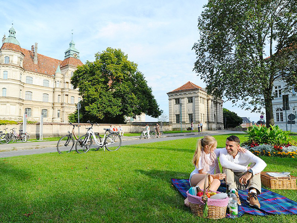 Slotsparken er en smuk oase omkring Schloss Güstrow, og parken er åben for offentligheden hele året rundt