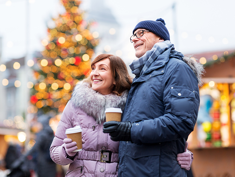 Tag en ven med, og oplev magien til det smukt oplyste julemarked