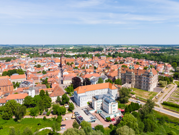 Güstrow er jeres smukke feriekulisse for et par dages ferie, og byen er bygget op omkring domkirken og slottet
