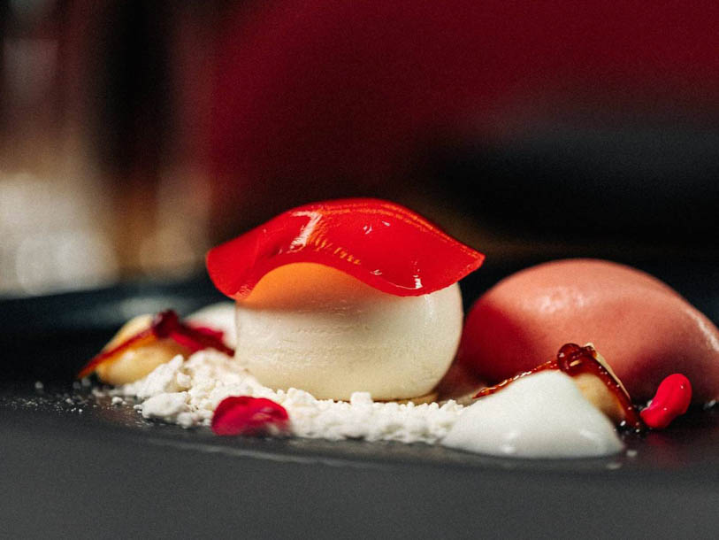 Hotellets gastronomi präglas av ett urbant tema och ger smakrika upplevelser i restaurang och Deli Lounge