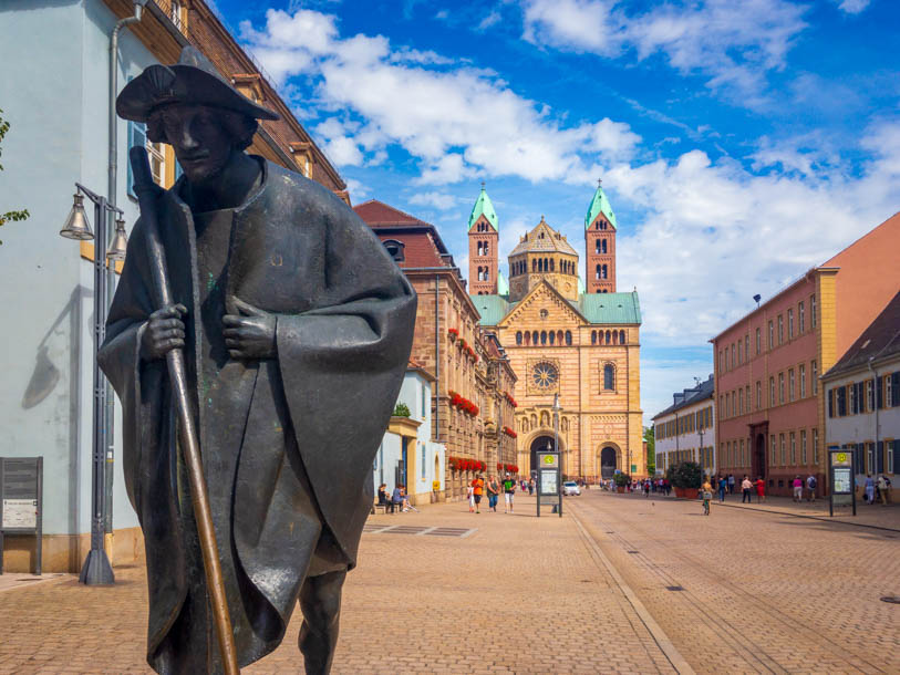 Gör en resa till det platta slättlandskapet vid Rhen och besök t.ex. domkyrkostaden Speyer