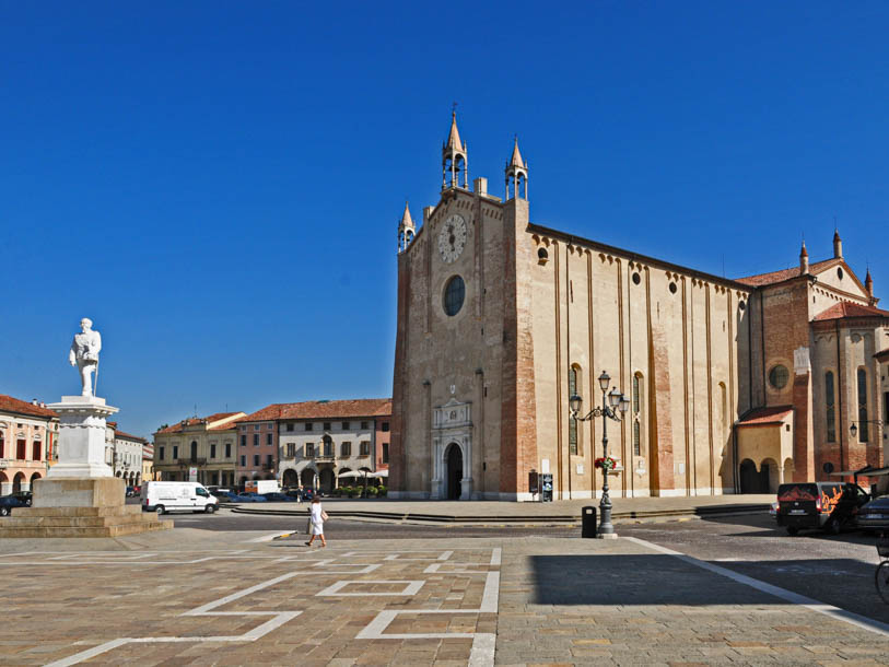 Santa Maria-katedralen i Montagnana (25 km) är ett av Venetos många fina utflyktsmål
