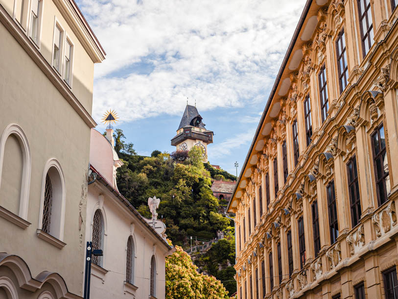 Vandra upp till Schlossberg för en fantastisk utsikt över staden och en titt på det ikoniska Uhrturm