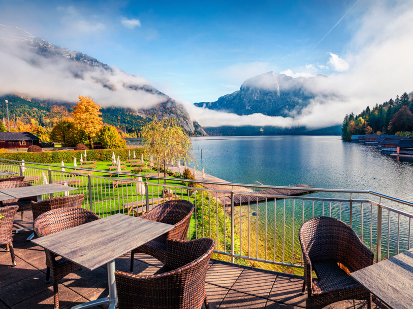 Ta också en promenad vid Altaussee, som ser ut som något från ett vykort