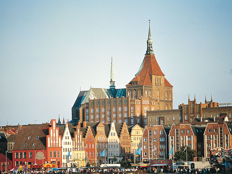 Østersøkysten er også hjemsted for de stolte hansestæder - den nærmeste er Rostock med 800 års historie