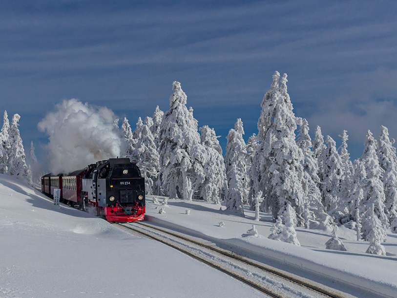 Kliv ombord på en nostalgisk tågresa genom ånga och rök - och upplev landskapet i ett härligt tempo