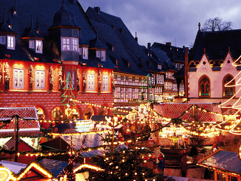 Om du vill ha mer julstämning kan ni uppleva julmarknaderna i Wernigerode (39 km) eller Quedlinburg (63 km)