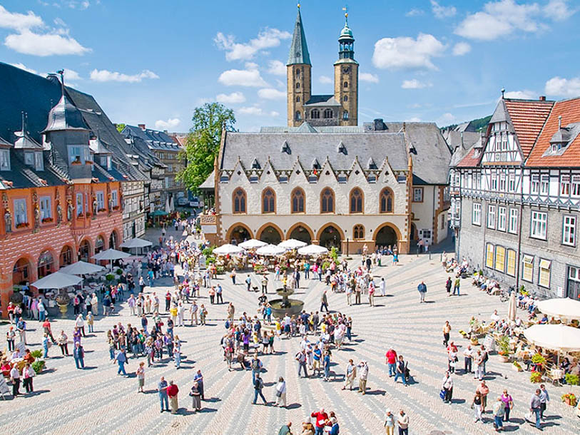 Det historiska torget är centrum för den medeltida stämningen i kejsarstaden Goslar