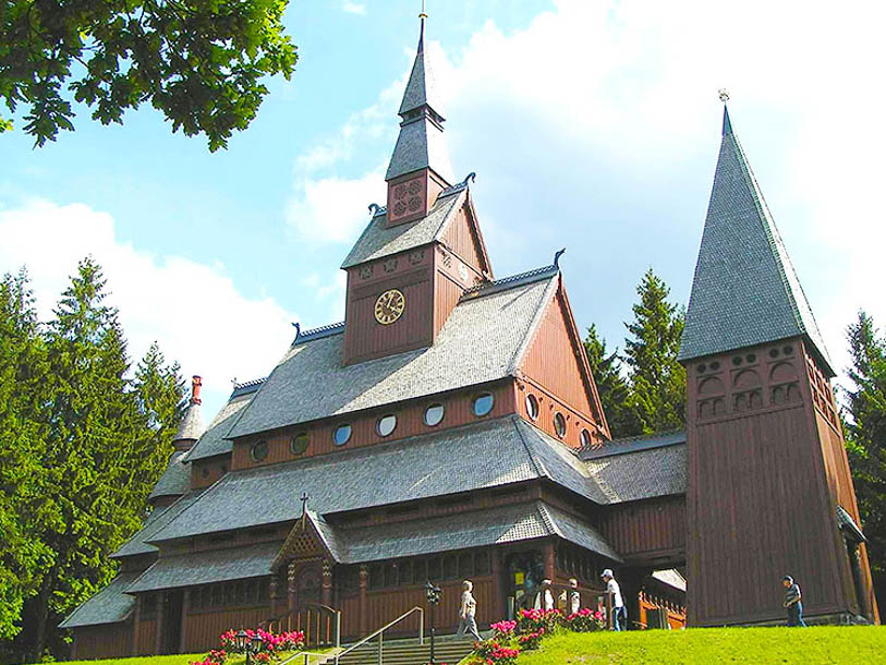 I Hahnenklee hittar du även denna nordiskt inspirerade stavkyrka; Gustav-Adolf-Stabkirche