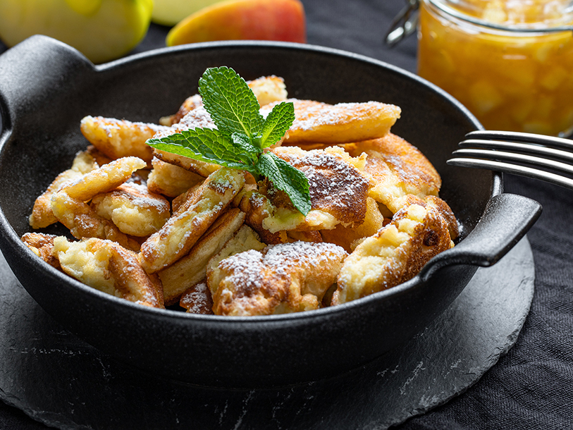 Smag også på lokale delikatesser, for eksempel den lækre Kaiserschmarrn