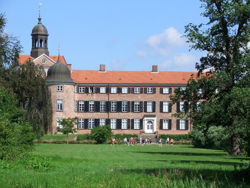 Det yndige slot i Eutin, Schleswig-Holsteins historiske rosenby, er bestemt også et besøg værd