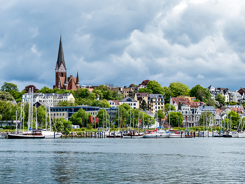 På udflugt til Flensburg kan I opleve de gamle kaptajnsgårde og mikrobryggerierne på havnen