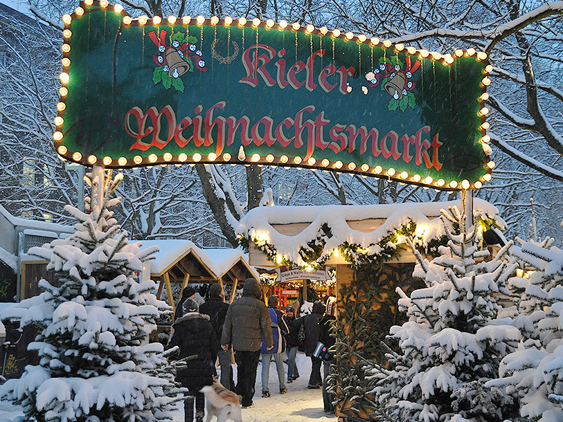 I kan også tage til søfartsbyen Kiel, der har et af Nordtysklands største julemarkeder