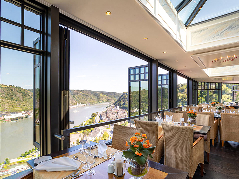 Slottets restaurant tilbyder en formidabel panoramaudsigt over floden Rhinen og Sankt Goar