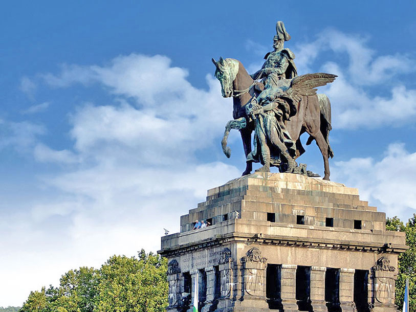 Se det imponerende monument til kejser Wilhelm I på næsset, hvor floderne mødes