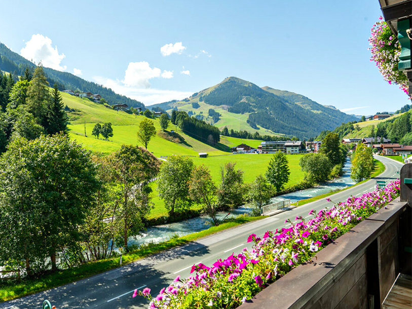 I kan tilslutte jer Saalbach-Hinterglemms vandrestier direkte uden for hotellets entré