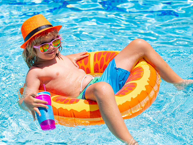 Har I børnene med på en familiesommerferie i Alperne, bliver poolen et oplagt hit!