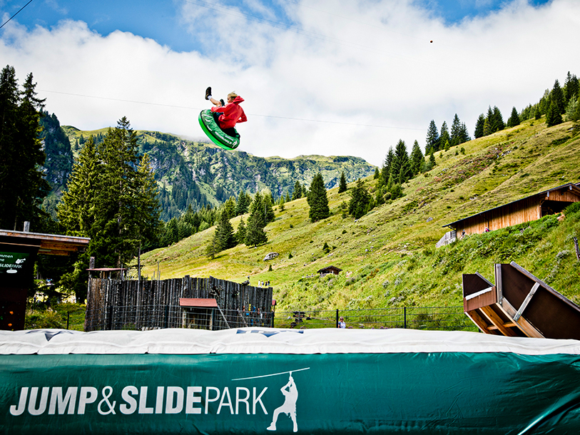 For teenagere (og barnlige voksne) venter Jump and Slide-parken i Saalbach-Hinterglemm