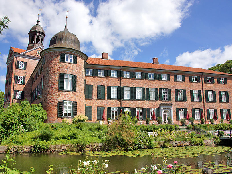 Gå ikke glip af Eutins slot, en ægte perle i Schleswig-Holsteins historiske rosenby