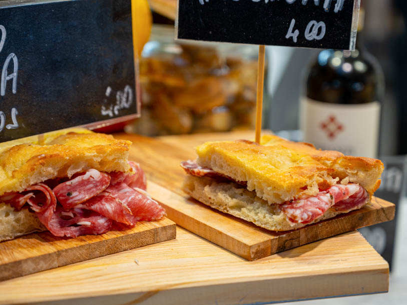 Og husk pauserne undervejs: I kan altid finde en restaurant, der serverer lækre, lokale specialiteter på jeres vej