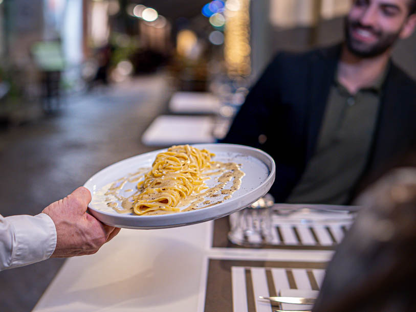 Hjemmelavet pasta efter gamle, nedarvede opskrifter - smager fantastisk med et glas italiensk rødvin