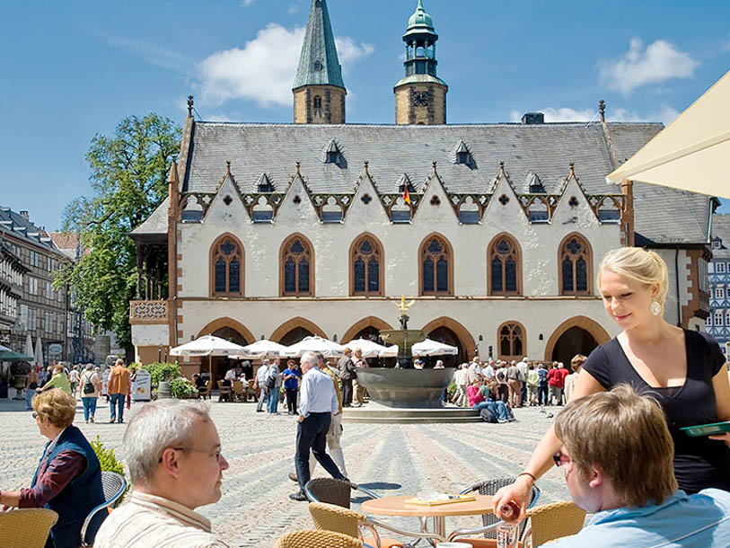 Tag også turen til kejserbyen Goslars, hvor markedstorvet er centrum i byens middelalderunivers