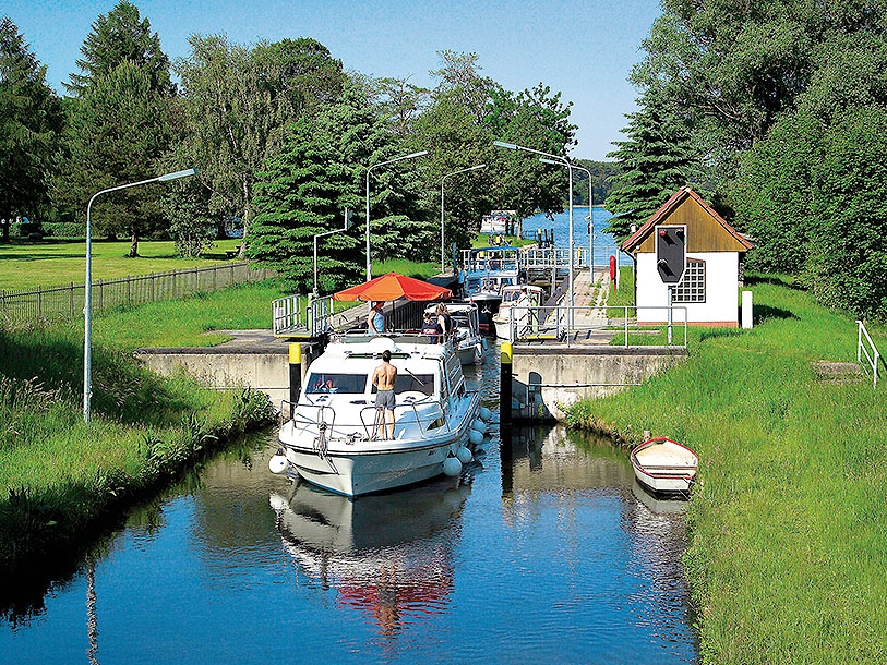 Besøg f.eks. Müritz Nationalpark, der er fyldt med kanaler og gode vandremuligheder