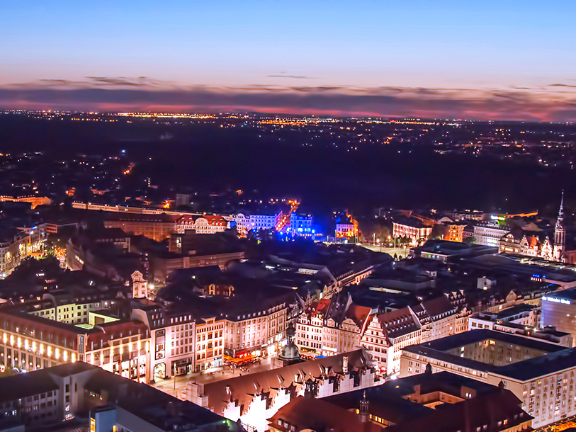 Aftenblik mod den gamle markedsplads, hvor årets julemarked også finder sted