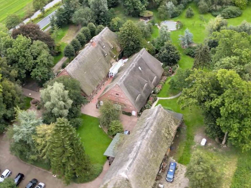 Hotel Gut Schöneworth ligger billedskønt nær Freiburg ved floden Elben