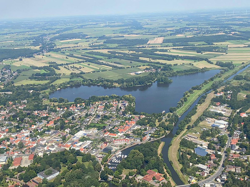 Bremervörde ligger ved Vörder See - byens store rekreative sø, der indbyder til gåture, cykling og vandsjov