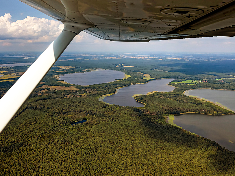 Fra luften er det nemt at se, hvorfor dette område kaldes "de 1000 søers land"