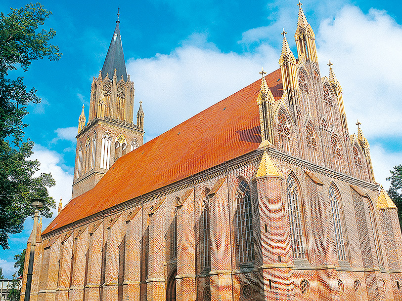 I bor tæt på Neubrandenburg, som er en velbevaret middelalderby med egen gotisk katedral
