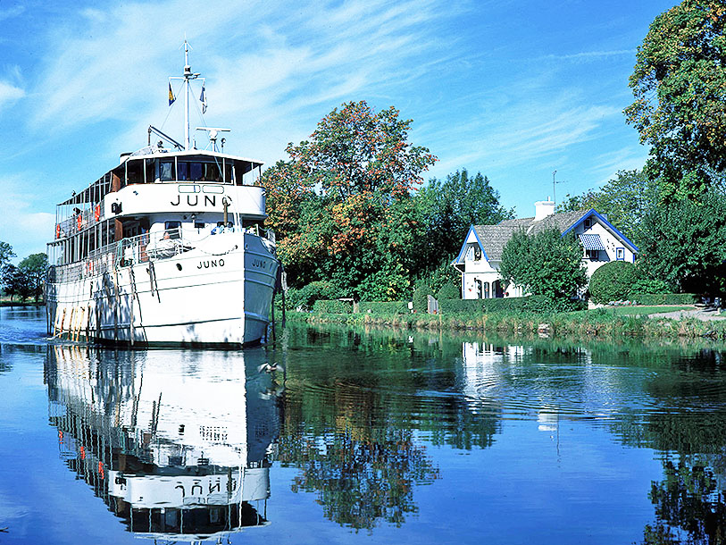 I kan også støde på det historiske cruise-skib M/S Juno på sin tur langs Götakanalen