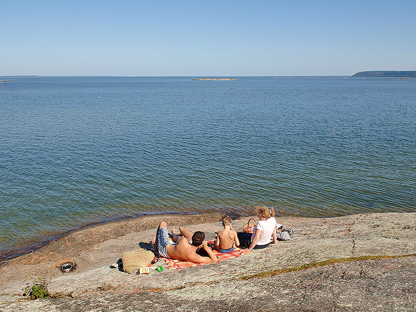 Om sommeren er der særdeles idyllisk her tæt på den bohuslänske skærgård