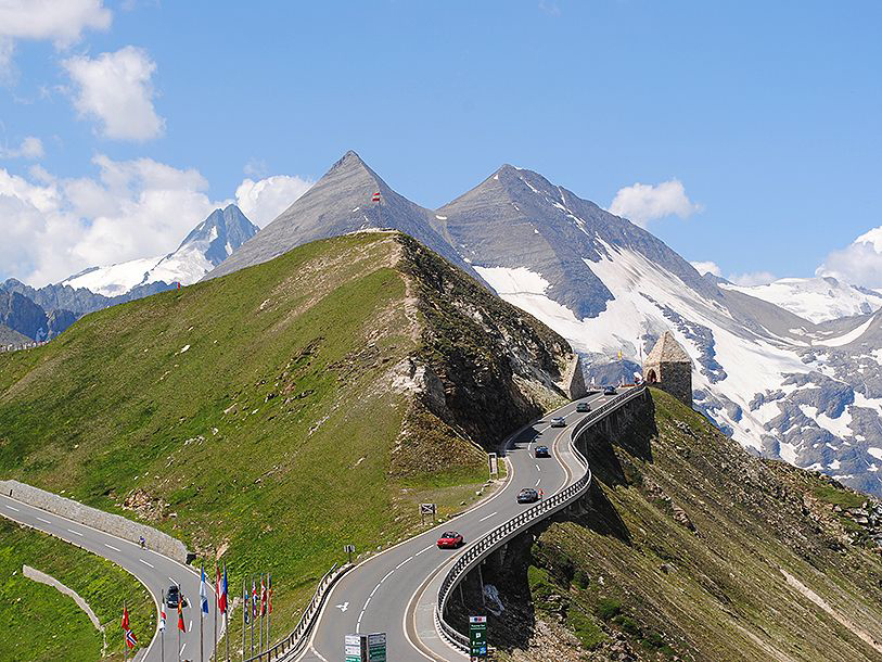 Grossglockner Hochalpenstrasse leder till Österrikes högsta berg