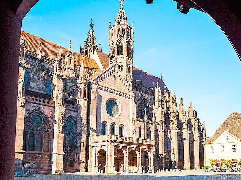 Freiburgs imponerande gotiska domkyrka