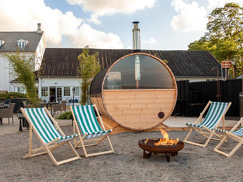 I hotellets trädgård på framsidan ligger det mysiga Nordic Spa-området som är öppet året runt