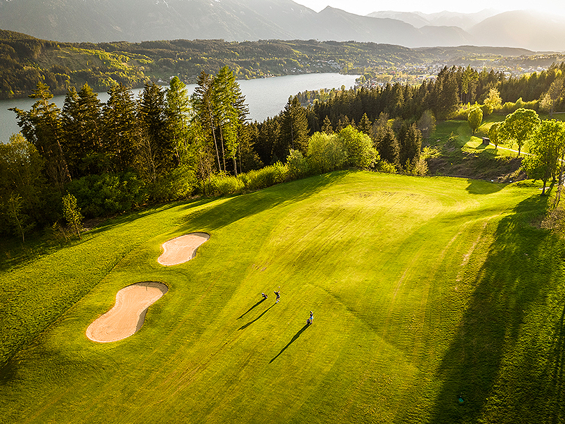 Spil golf ved søen med panoramaudsigt over bjerge og vand ved GC Millstätter See