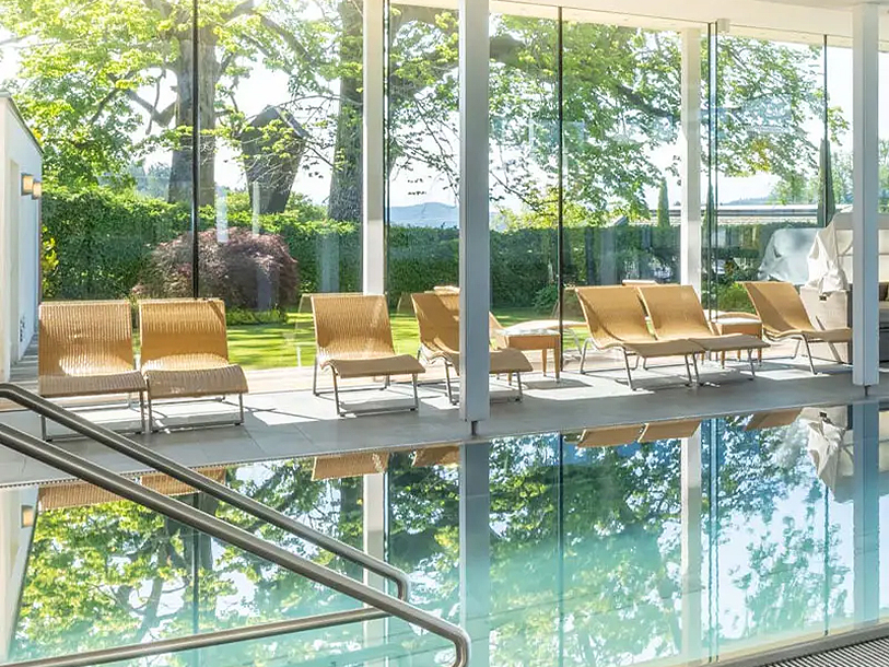 Indendørs wellness med opvarmet pool - afslapning året rundt i rolige omgivelser