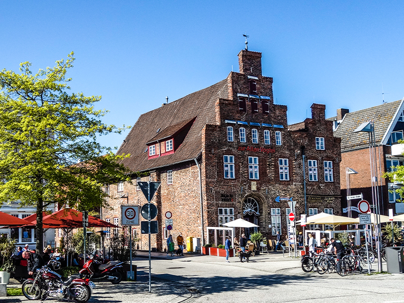 Travemünde lokker med små gader, havnemiljø og strandstemning.
