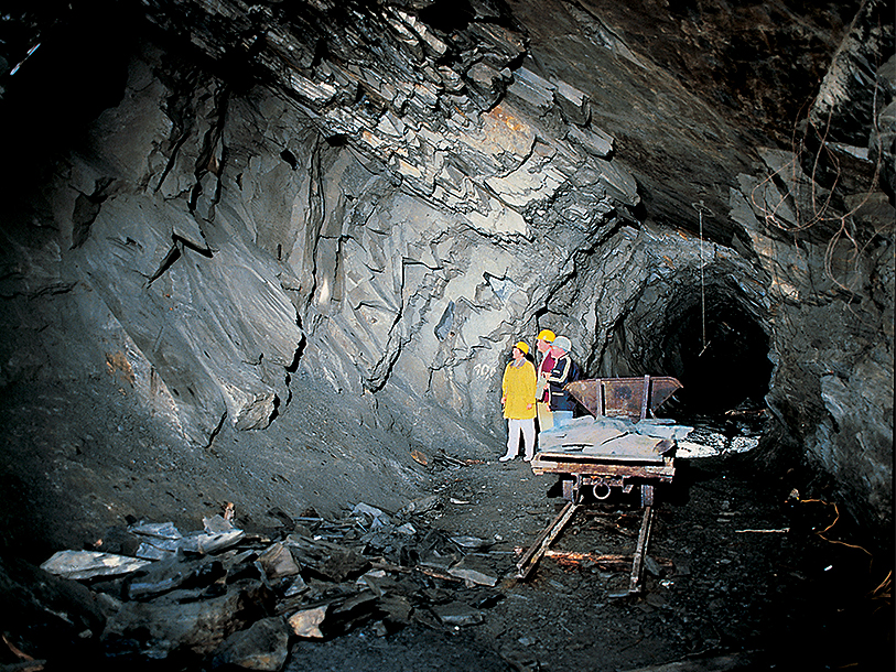 Gå ner under jorden i skiffergruvan och upplev fossil och gruvhistoria på nära håll