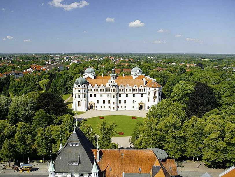 Från Lüneburg kan du också besöka Celle med dess romantiska vita slott
